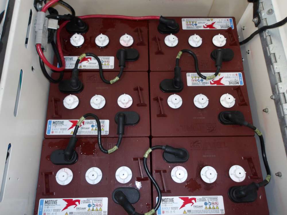 Used 6100-5264 Battery Sweeper