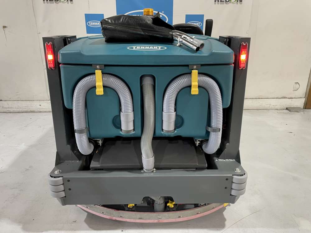 Used M30-9177 Sweeper-Scrubber