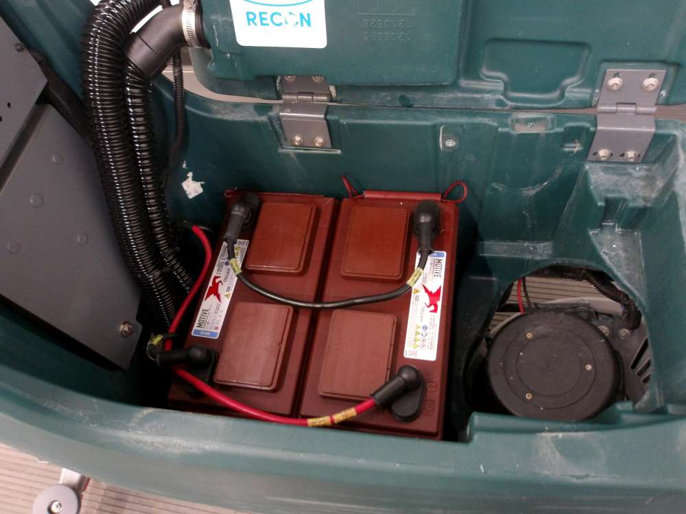 USED Nobles SS300-10946352 Scrubber